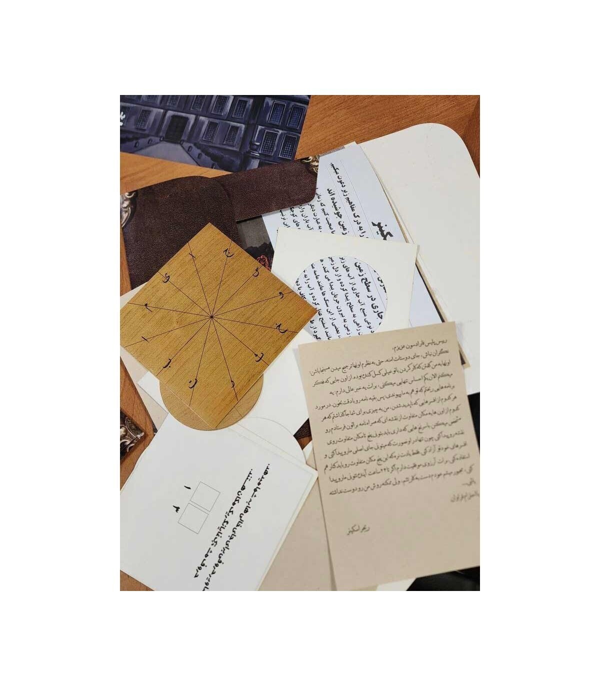  بازی پرونده معمایی بلک بریم BLACKBRIM 1876 | مدل دهکده بردگیم بوک کلاب ایران3 